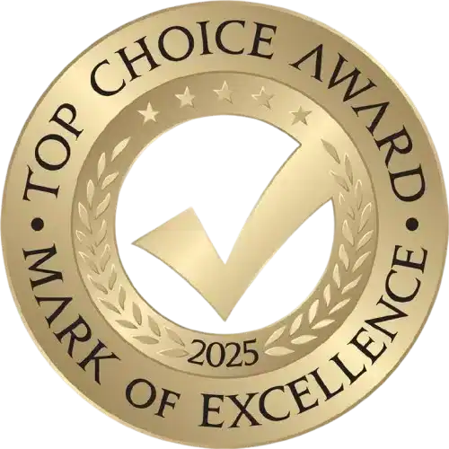 Checkmark award badge symbolizing top choice and excellence for Q Filmz Media.
